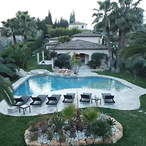 https://luxueuse-villa-piscine-et-jacuzzi.fr-provencehotel.com